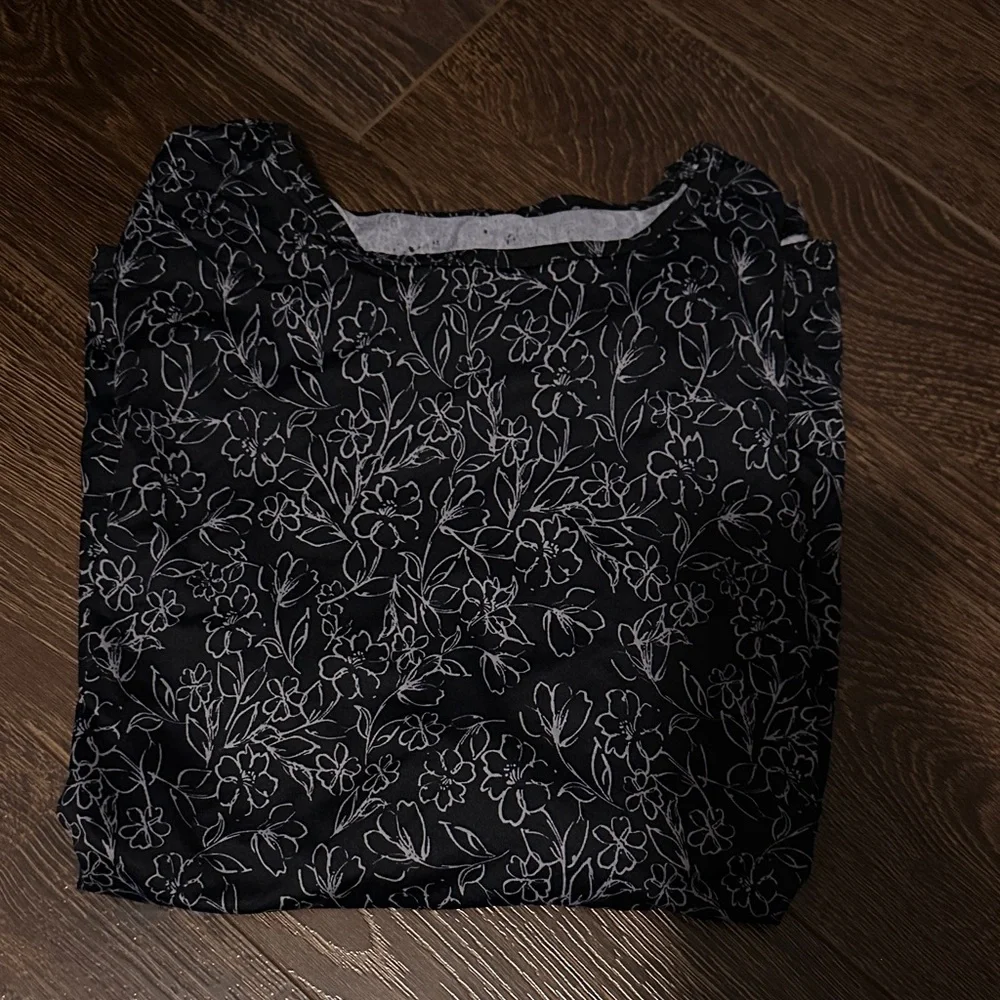 Hang 🦶 Ten | Surfing Tops
X2 - Picture 3 of 6